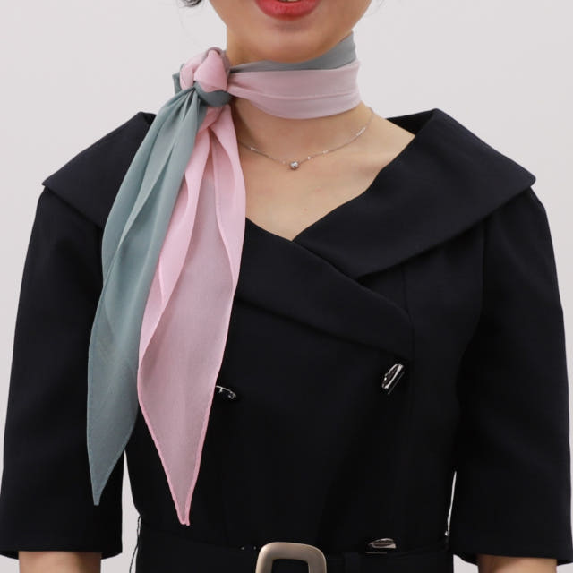 소리에 실크 스카프 스타일링